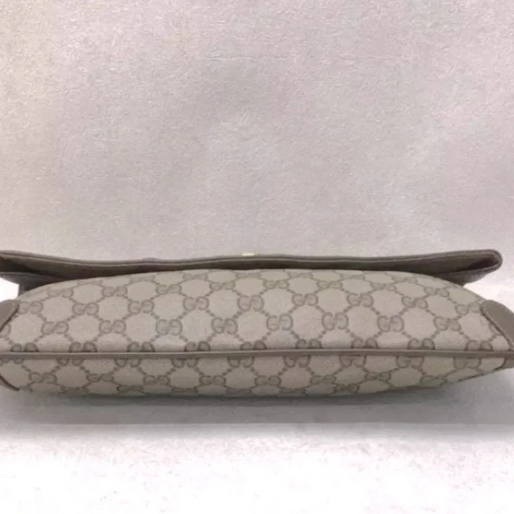 Gucci Brown Monogram Clutch Bag-vintage with wear - Picture 4 of 10